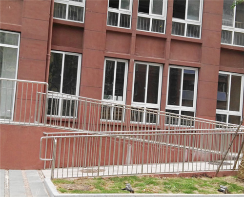 小區(qū)不銹鋼護欄案例